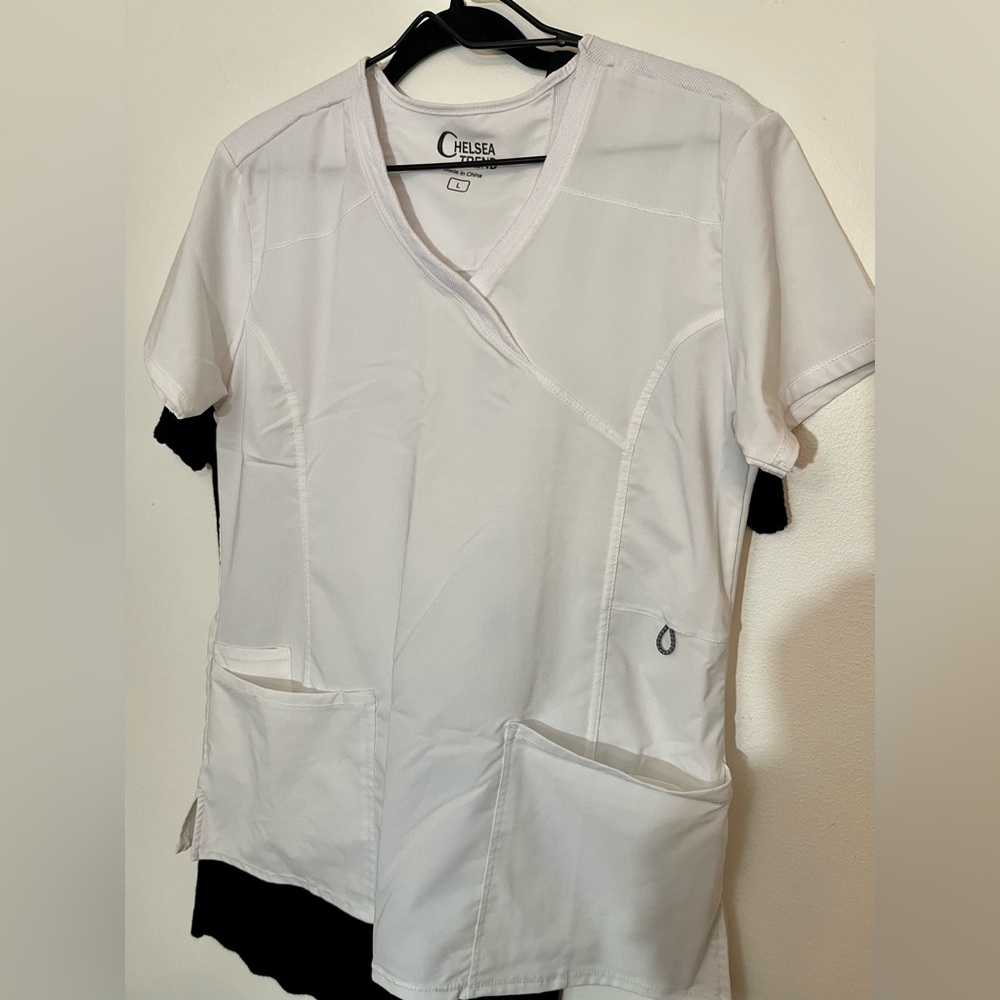 Sketchers White scrub set for women brand new, no tags